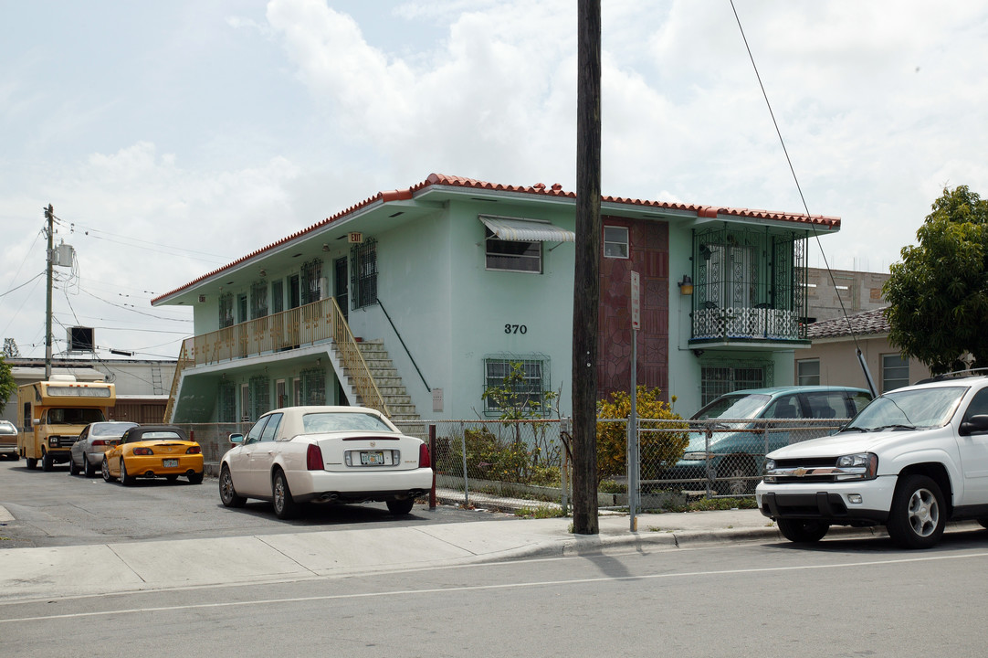 370 E 2nd St in Hialeah, FL - Building Photo