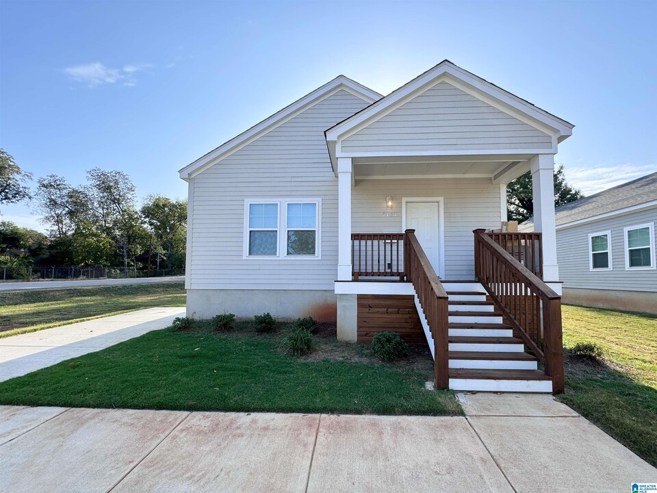 2123 Berkley Ave in Bessemer, AL - Building Photo