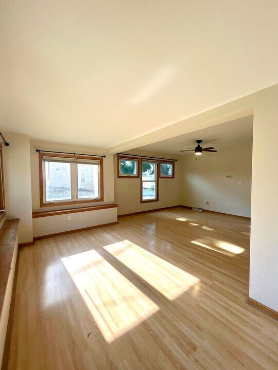 424 W College Ave in Waukesha, WI - Building Photo