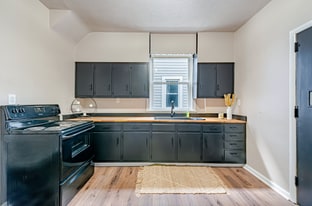 1120 Wade St in Aliquippa, PA - Building Photo