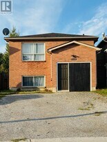 1448 Outlet Dr in Oshawa, ON - Building Photo