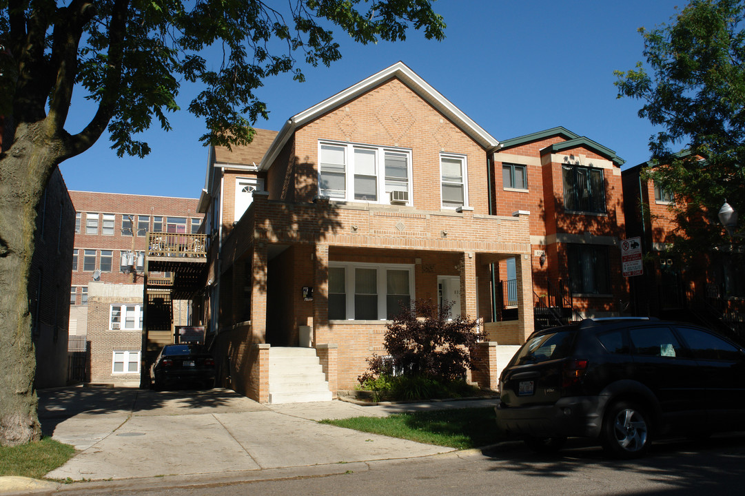 832 S Claremont Ave in Chicago, IL - Foto de edificio