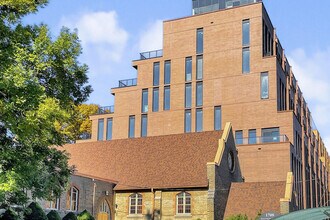 1720 Bayview Ave in Toronto, ON - Building Photo - Building Photo