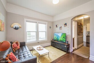 2524 W Palmer St, Unit 1R in Chicago, IL - Building Photo - Building Photo