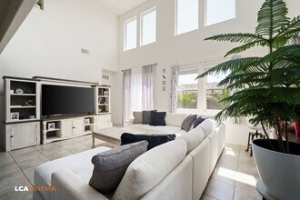 5805 Commonwealth Ave in Bakersfield, CA - Foto de edificio - Building Photo