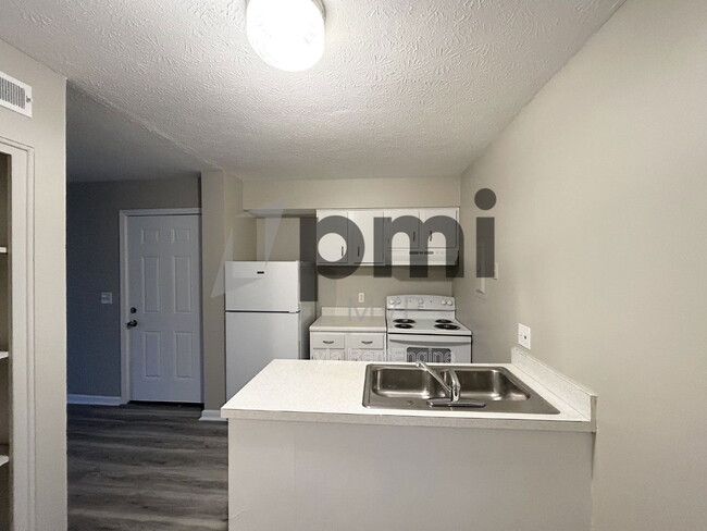 property at 834 Whitethorne Ave