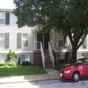 Hickory Townhomes in St. Louis, MO - Building Photo