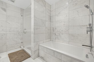 500 Alton Rd, Unit 902 in Miami Beach, FL - Building Photo - Building Photo
