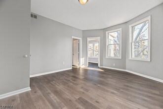 49 Treacy Ave, Unit 2 in Newark, NJ - Building Photo - Building Photo
