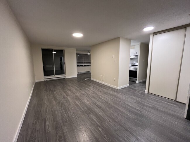 76 Base Line Rd W in London, ON - Building Photo - Building Photo