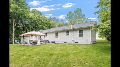 8 Edgewood Ter in Wolfeboro, NH - Building Photo - Building Photo