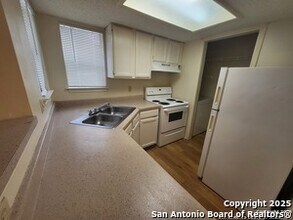 6311 Bostonian in San Antonio, TX - Building Photo - Building Photo