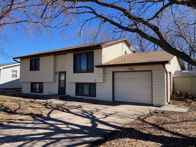 3907 I Ave in Kearney, NE - Building Photo