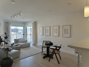 733 S Manhattan Pl, Unit 506 in Los Angeles, CA - Building Photo - Building Photo