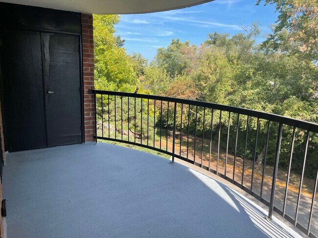 1615 E Central Rd in Arlington Heights, IL - Building Photo - Building Photo