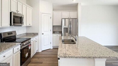 130 Red Maple Wy in Adairsville, GA - Foto de edificio - Building Photo