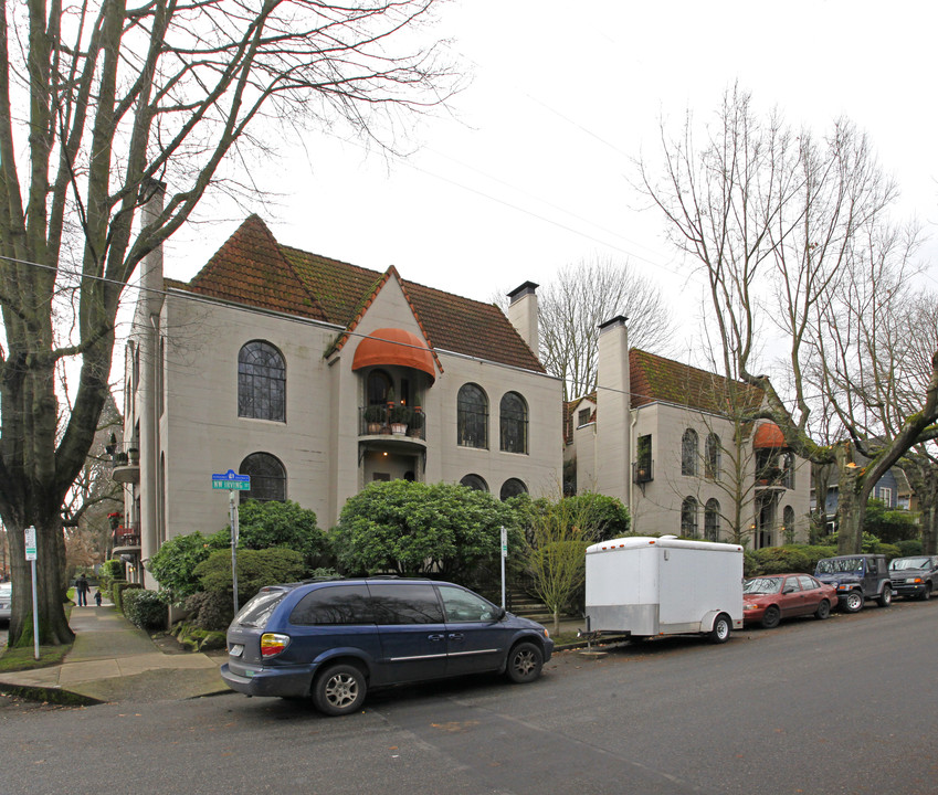 Alhambra Condominiums in Portland, OR - Building Photo