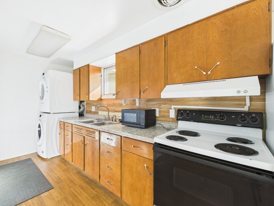 518 Halvorson Rd in Fairbanks, AK - Building Photo