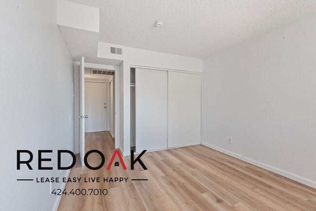 11817 Victory Blvd in Los Angeles, CA - Building Photo - Building Photo