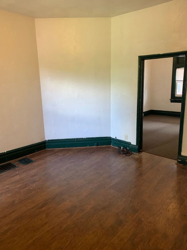 property at 21 Welsford St