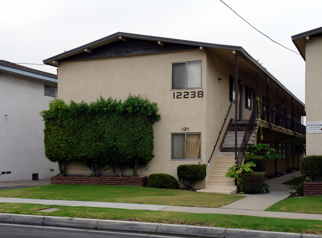 12238 Grevillea Ave in Hawthorne, CA - Building Photo - Building Photo