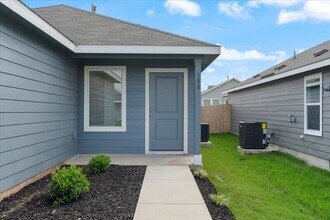 300 Twilight Breeze Wy in Hutto, TX - Building Photo - Building Photo