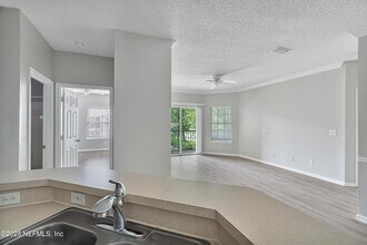 10000 Gate Pkwy in Jacksonville, FL - Building Photo - Building Photo