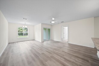 28 Rainstone Ln in Palm Coast, FL - Building Photo - Building Photo