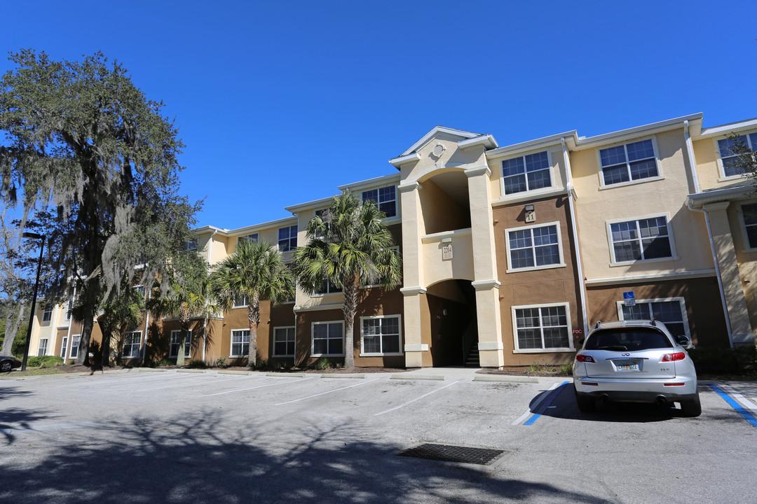 Lake Kathy in Brandon, FL - Building Photo