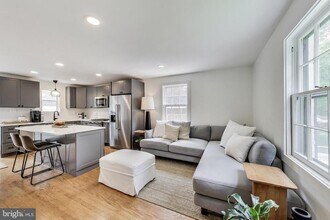 7807 Glenbrook Rd in Bethesda, MD - Building Photo - Building Photo