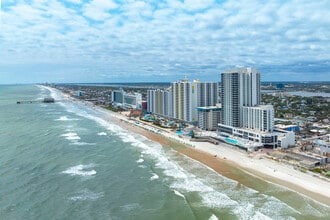 Daytona Beach Convention Hotel & Condominiums in Daytona Beach, FL - Building Photo - Building Photo