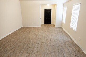 1706 Swallow Dr in Ennis, TX - Building Photo - Building Photo