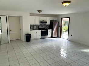 262 NE 96th St in Miami Shores, FL - Foto de edificio - Building Photo