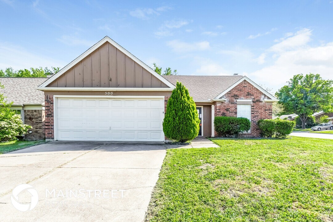 500 Myrtle Dr in Arlington, TX - Building Photo