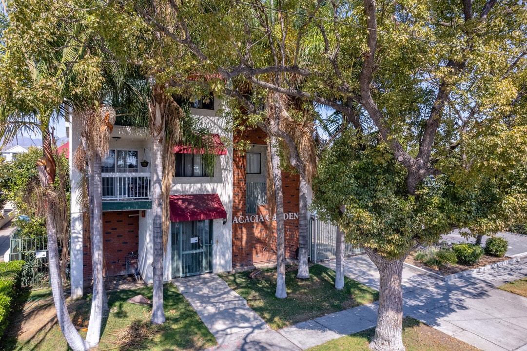 317 W Acacia Ave in Glendale, CA - Building Photo