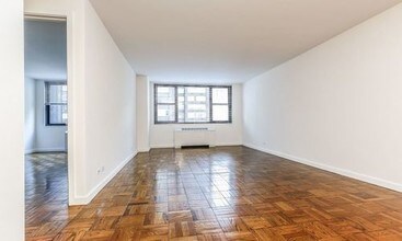 315 W 57th St-Unit -12 in New York, NY - Foto de edificio - Building Photo