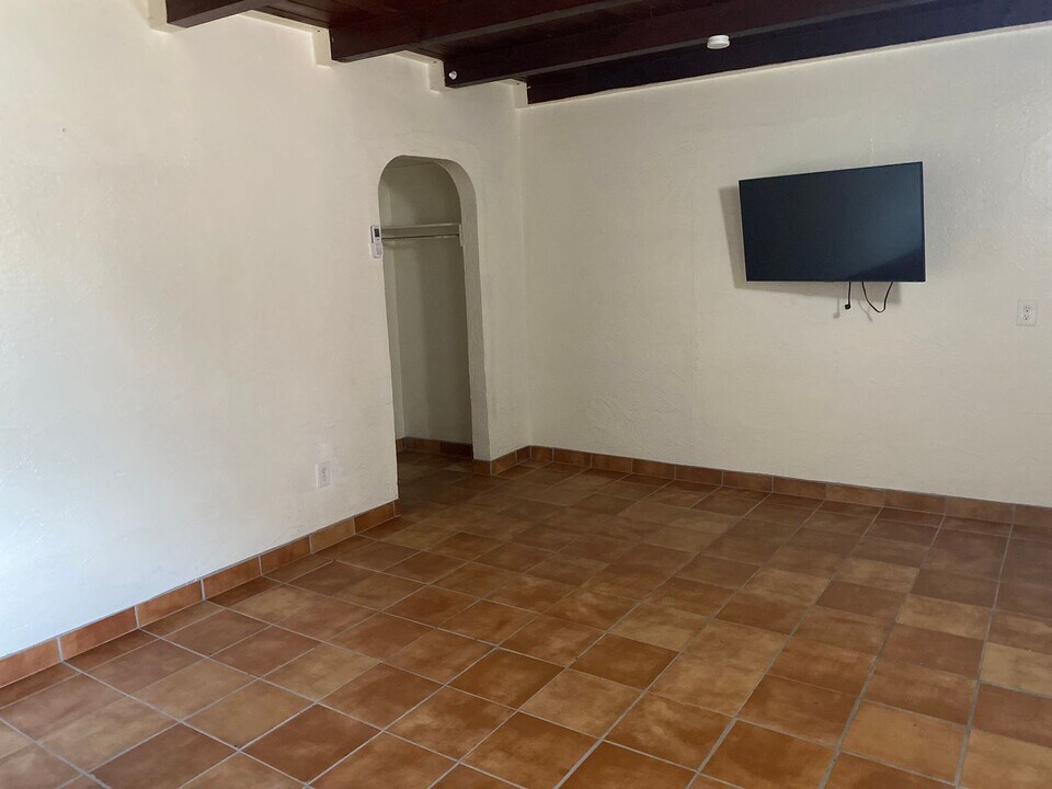 7412 Central Ave SW in Albuquerque, NM - Building Photo