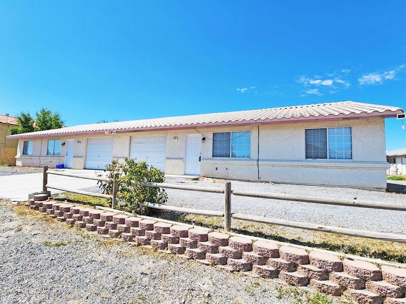 1100 Quartzite Ave-Unit -B in Pahrump, NV - Building Photo