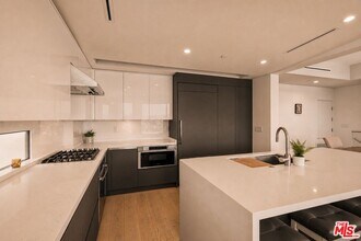 2224 Ronda Vista Dr in Los Angeles, CA - Building Photo - Building Photo