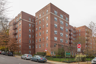 7735 113th St in Forest Hills, NY - Foto de edificio - Building Photo