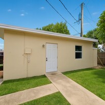 528 58th St in West Palm Beach, FL - Building Photo