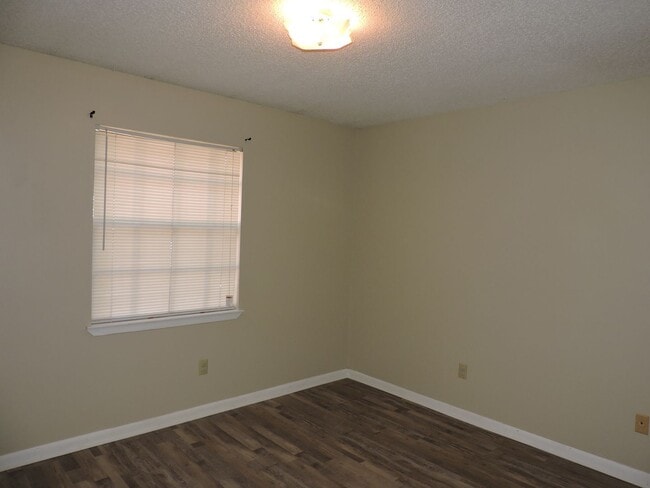 5099 Yacht Harbor Cir in Pensacola, FL - Foto de edificio - Building Photo