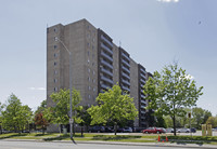 165 Kennedy Rd S in Brampton, ON - Building Photo - Building Photo