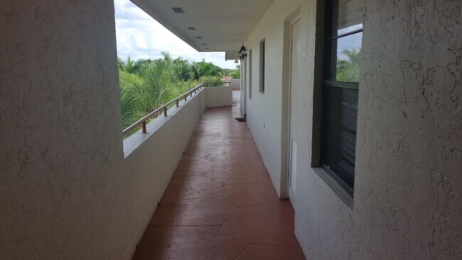 12524 Shoreline Dr-Unit -402 in Wellington, FL - Foto de edificio - Building Photo