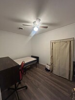 11933 206th St in Lakewood, CA - Building Photo