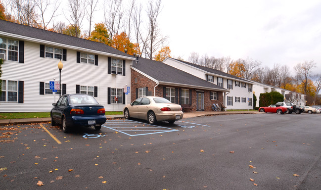 Litchfield Manor in Frankfort, NY - Foto de edificio - Building Photo