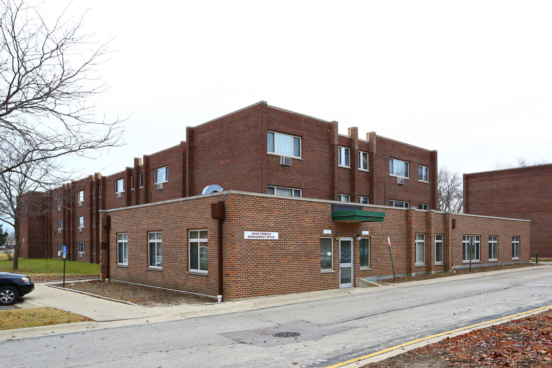 Niles Terrace Apartments in Waukegan, IL - Building Photo