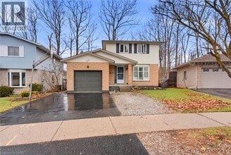 235 Southwood Dr in Kitchener, ON - Building Photo - Building Photo