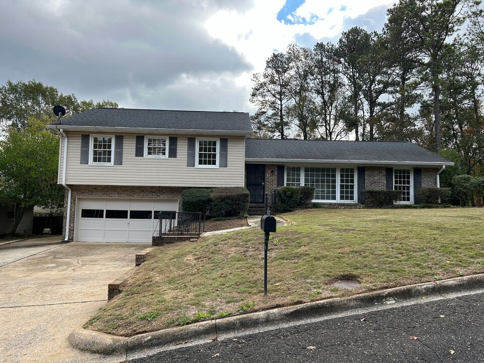 5841 Southall Rd in Mountain Brook, AL - Building Photo