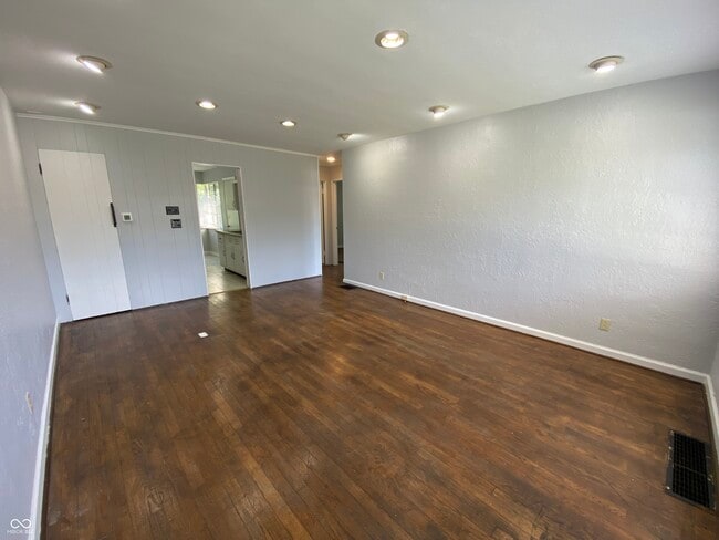 77 W Westfield Blvd in Indianapolis, IN - Building Photo - Building Photo